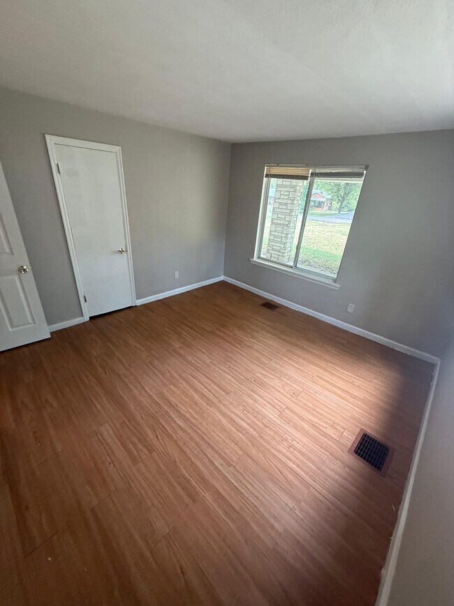 Foto del edificio - 8120 Gardner Ln