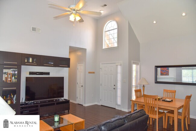Building Photo - DEPOSIT PENDING! Home in Forest Lakes Avai...