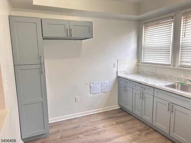 Foto del edificio - 185 Goldsmith Ave