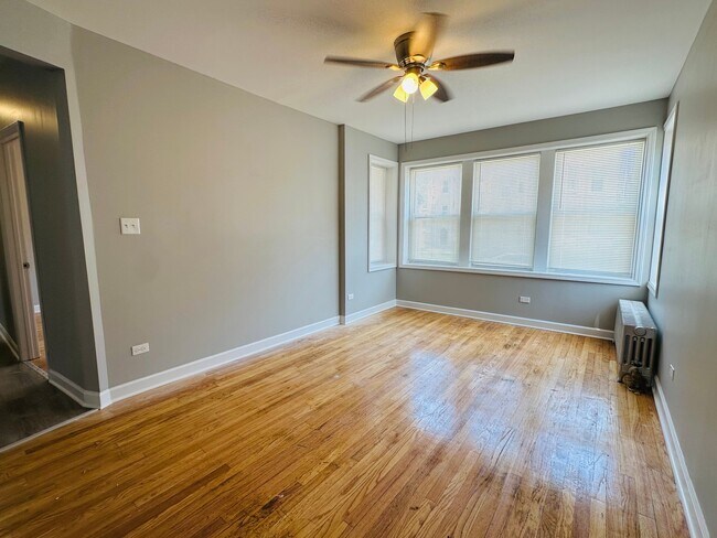 Foto del edificio - 5901-5911 W Huron St