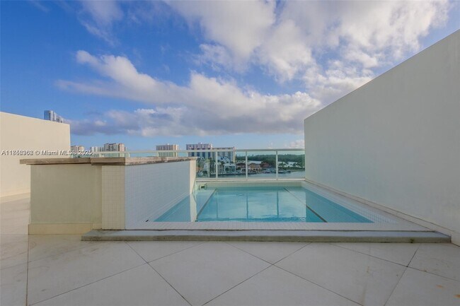 Building Photo - 400 Sunny Isles Blvd