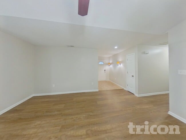 Building Photo - 4688 Falcon Chase Dr SW