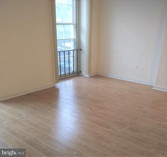 Building Photo - 1317 W Fayette St