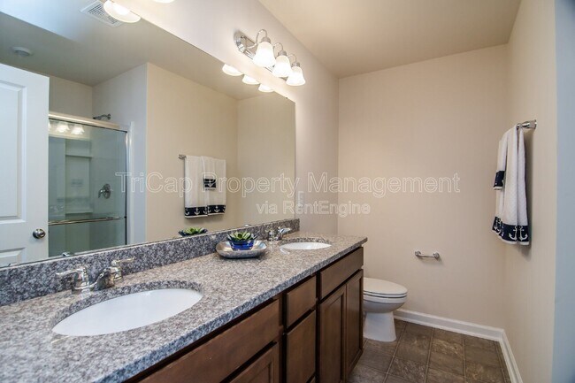 Foto del edificio - 335 White Oak Ridge Dr
