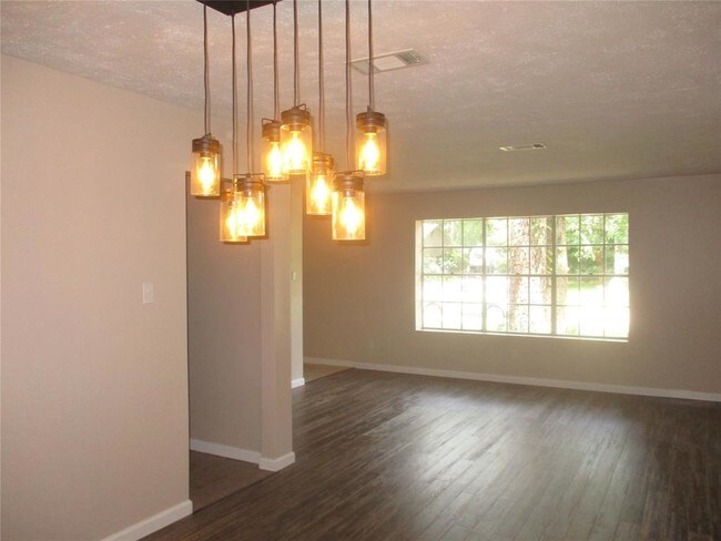 Building Photo - 18023 Rolling Creek Dr