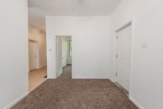 Foto del edificio - 323 Kretschmer