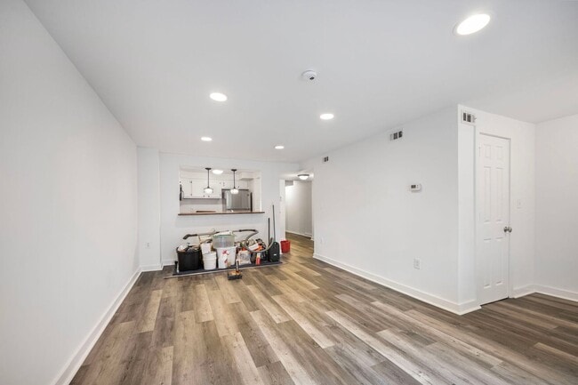 Building Photo - Available now! 2 Bed 2 Bath in Adams Morga...