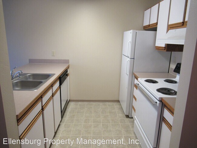 Building Photo - 2 br, 1 bath Apartment - 900 E Juniper Ave