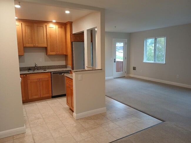 Building Photo - 99 Ave Portola