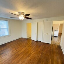 Building Photo - 641 Parkwood St NE