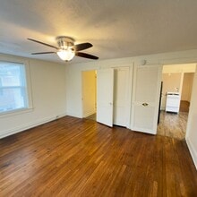 Building Photo - 641 Parkwood St NE