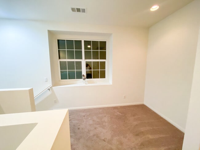 Building Photo - 5930 Ginger Dr