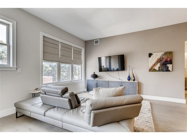 Foto del edificio - 2200 S University Blvd