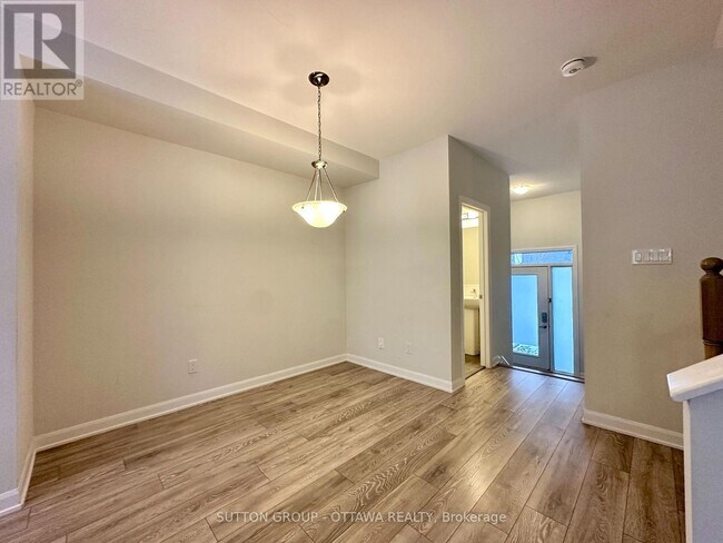 Building Photo - 2032 Caltra Cres