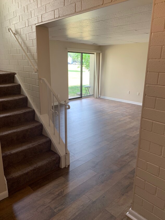 38325 North Ln Unit H104, Willoughby, OH 44094 Condo for Rent in