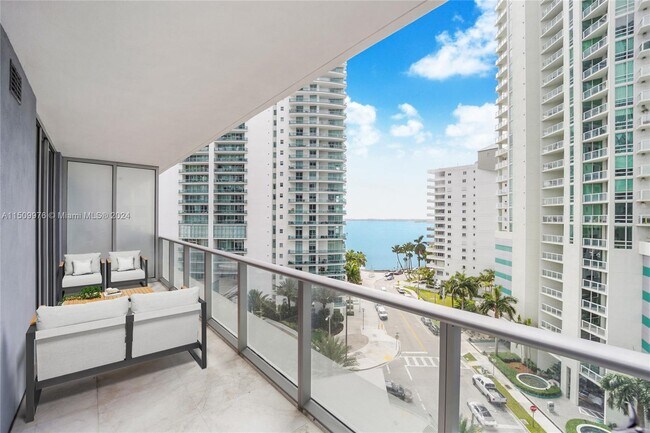 Building Photo - 1300 Brickell Bay Dr