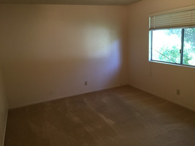 Building Photo - 506 Fein Ave