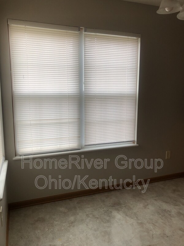 Building Photo - 3648 Ashridge St