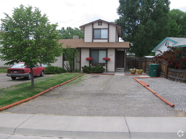 Building Photo - 631 Highline Dr