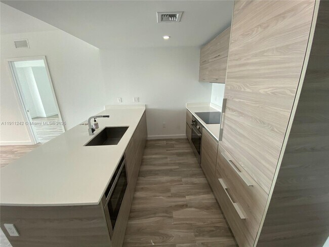 Foto del edificio - 1300 S Miami Ave