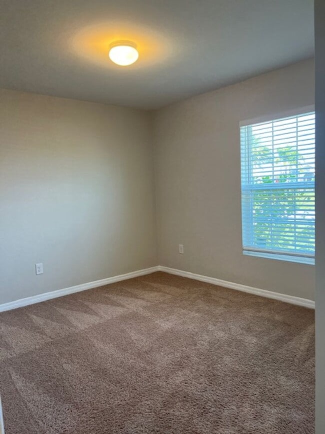 Building Photo - ***INQUIRE ABOUT SPECIAL*** AVAILABLE NOW- 4 Bedroom -2 Bathrooms NE Cape Coral- Gator Circle Area