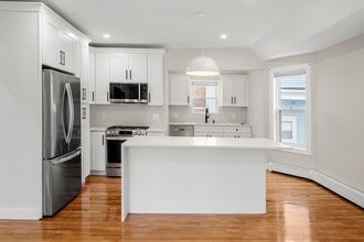 Building Photo - 5 Gayland St