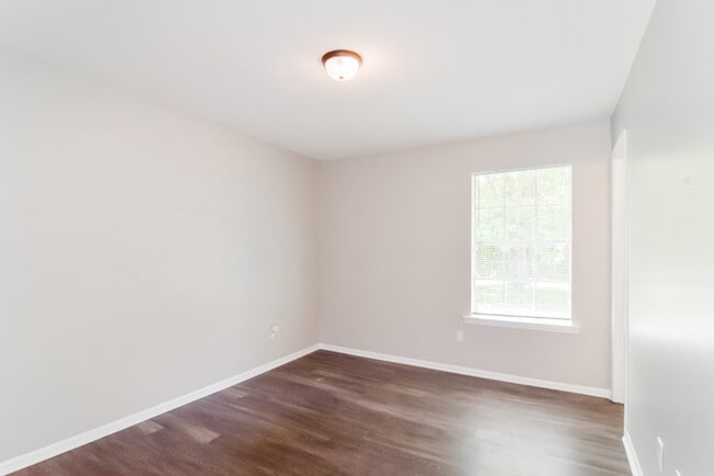 Building Photo - 813 N Burbank Dr