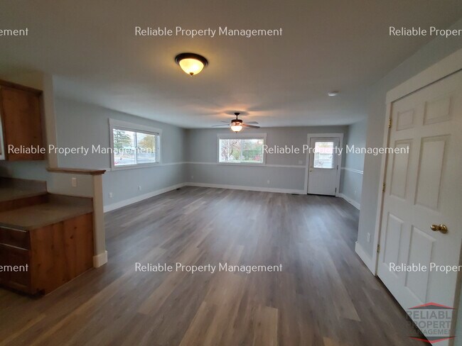 Foto del edificio - 381 W 1st S