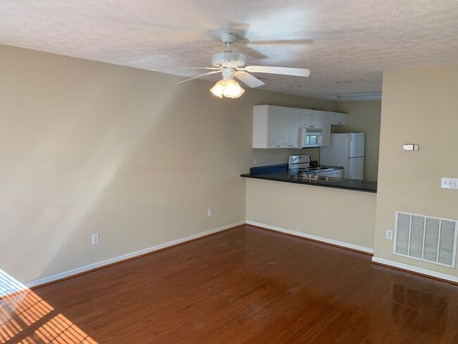 Foto del edificio - Donahue Crossing