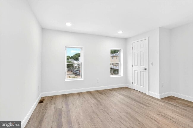 Building Photo - 153 Hermitage St