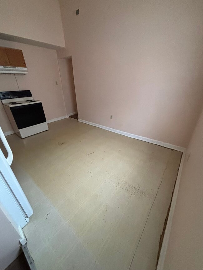 Building Photo - 1402 Grand Ave