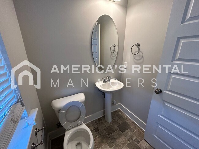 Foto del edificio - Townhome in Birmingham... Available to View Now!!!