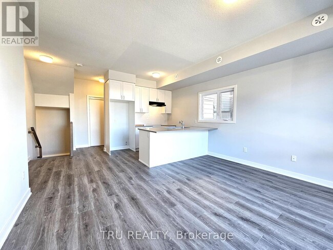 Building Photo - 630 Mishi Private