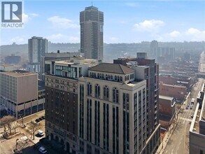 Building Photo - 118 King St E