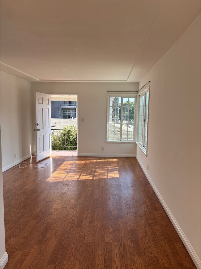 Foto del edificio - 2588 S Sepulveda Blvd