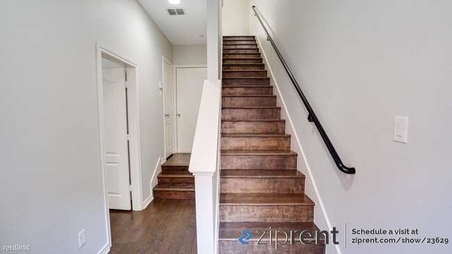 Building Photo - 2 br, 2.5 bath Townhome - 15846 Breedlove ...