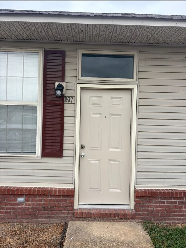 Building Photo - 1817 Dara Dr