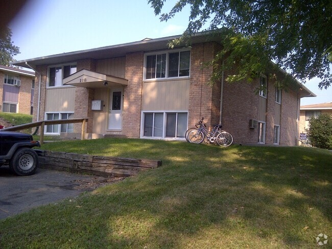 Building Photo - 2136 Belmont Ln