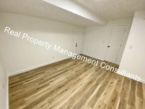 Building Photo - 2203 Twin Oaks Dr