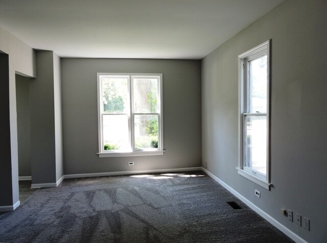 Building Photo - 833 Pleasant St