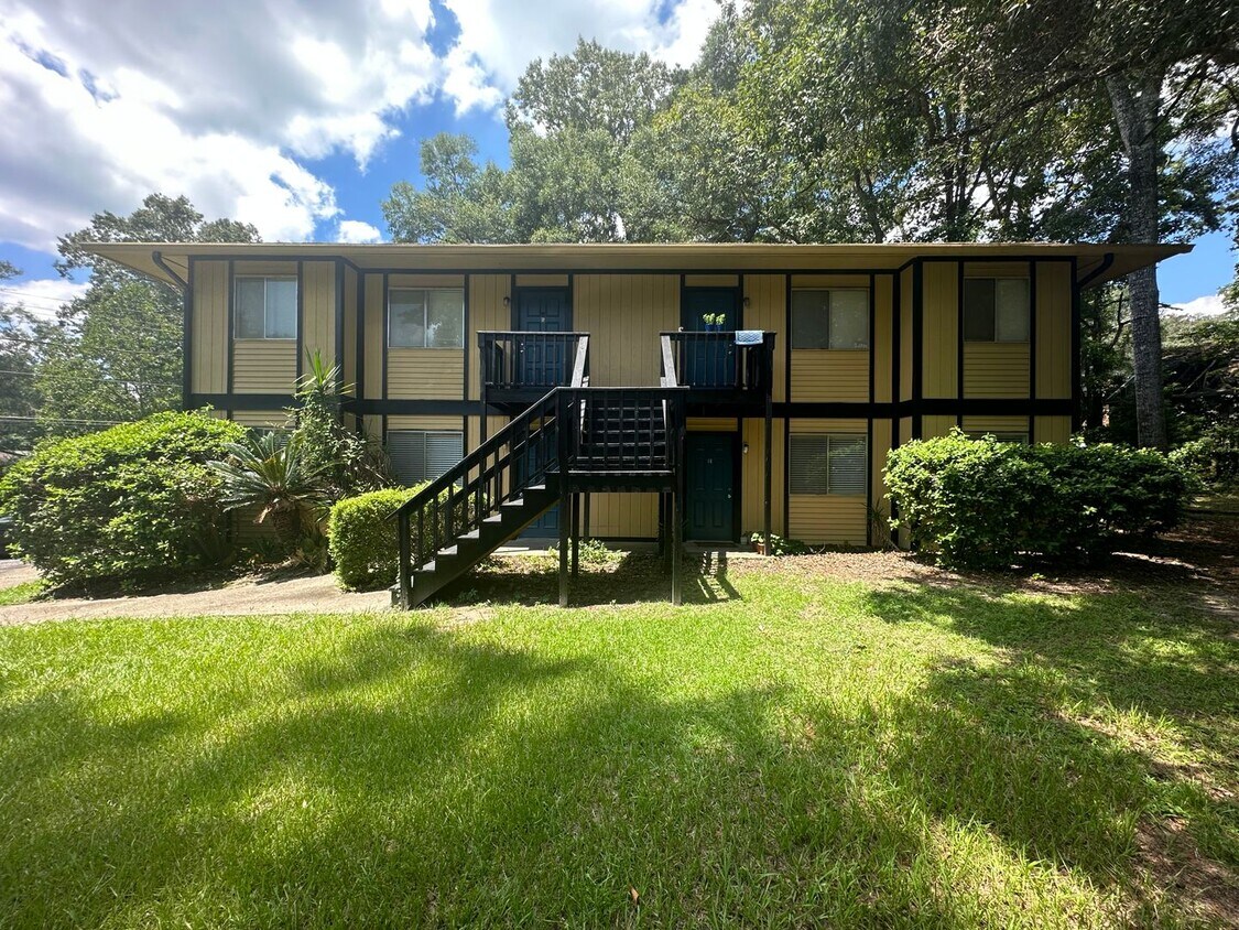 Primary Photo - NS- Shallow Brook 1402