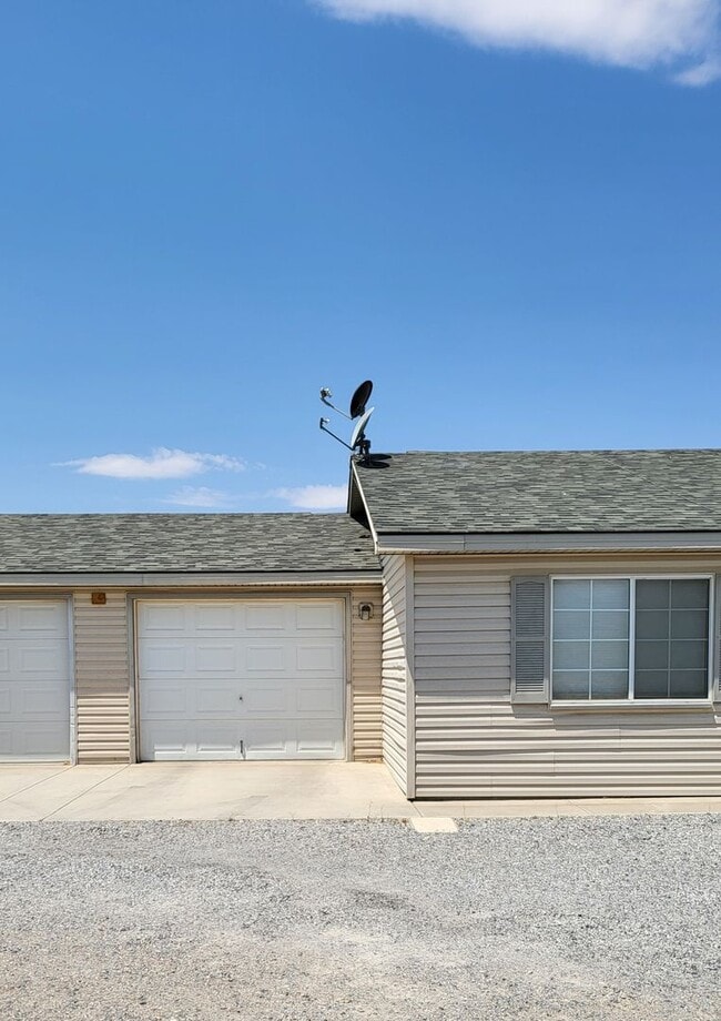 Building Photo - 2400 E Ambush St
