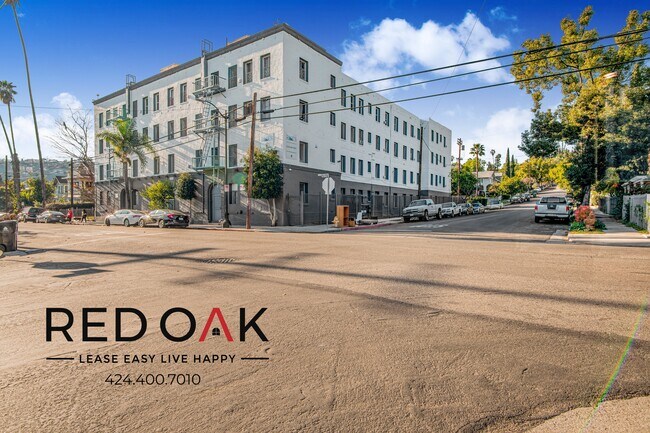 Foto del edificio - Terrific Studio with Beautiful Hardwood St...