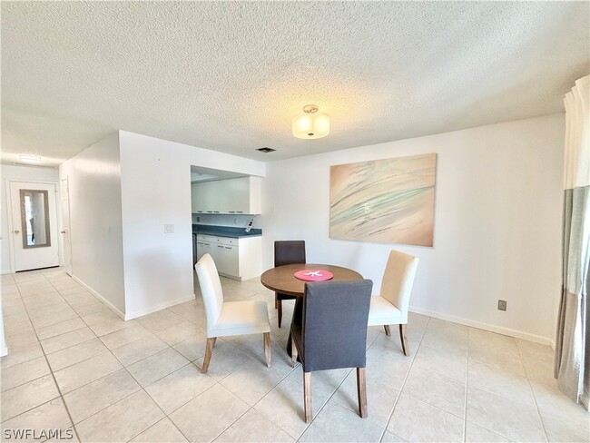 Foto del edificio - 136 Harrison Rd