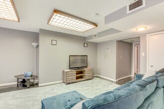 Building Photo - 126 Gifford Ave