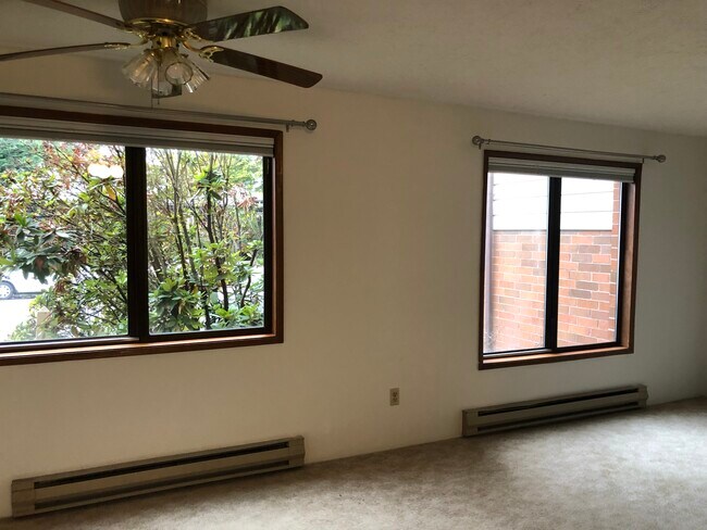 Living/Dining Room - 5904 SE Milwaukie Ave