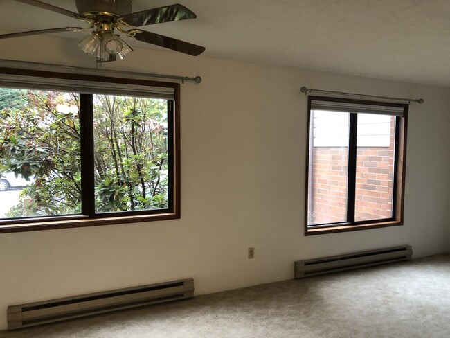 Living/Dining Room - 5904 SE Milwaukie Ave