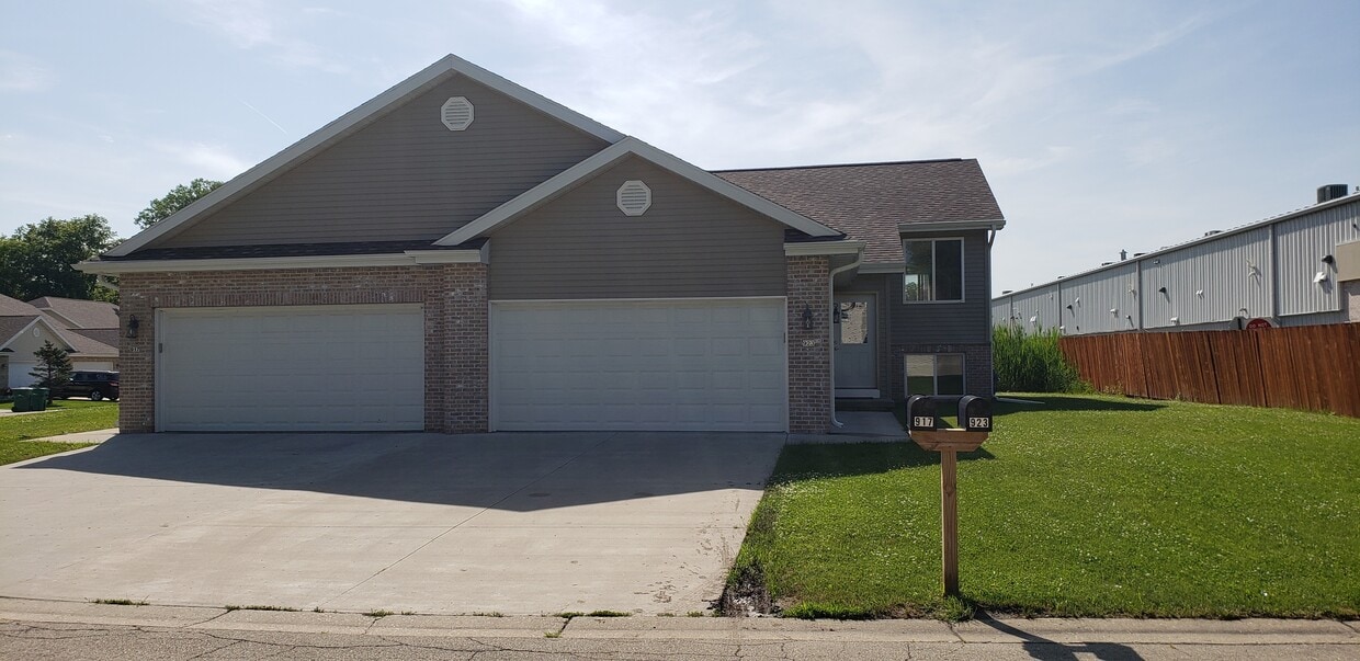 923 Waters Edge Ct Unit 0, Marshall, WI 53559 Condo for Rent in