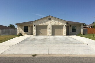 Building Photo - 108 Lowes Blvd