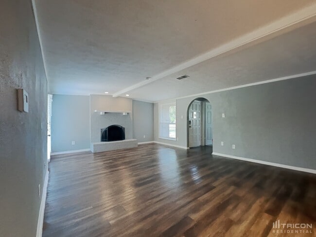 Building Photo - 3328 Woodthrush Ln